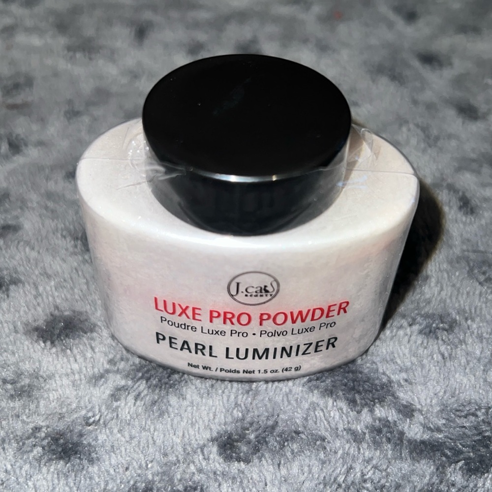 Brand New Luxe Pro Powder/Pearl Luminizer